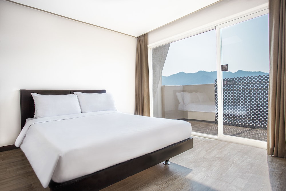 Royal Suite (35PY,Ondol or Bed randomly assigned) photo 3