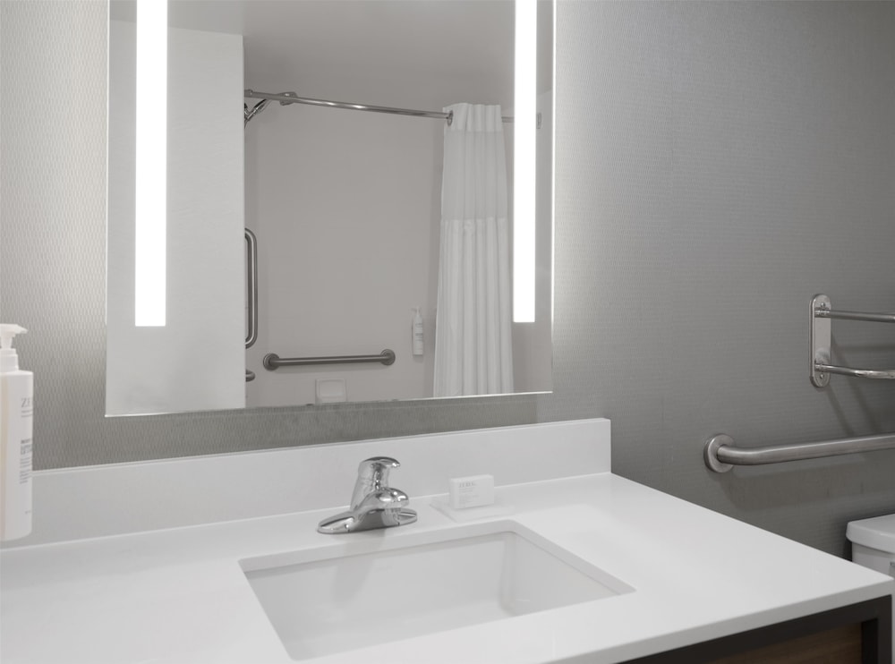 Suite, 2 Queen Beds, Accessible, Bathtub (Mobility & Hearing) - Photo 4
