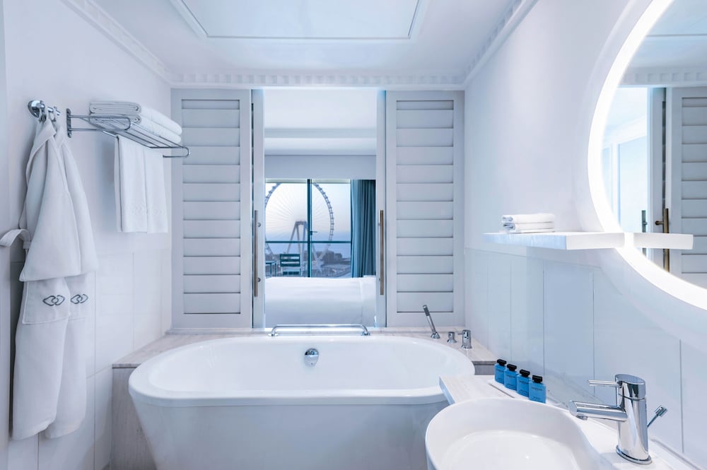 Luxury Room, 1 King Bed, Balcony, Sea View