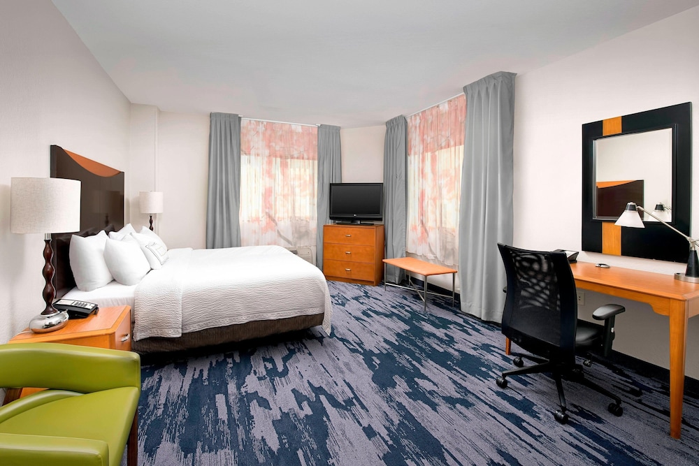 Studio, 1 King Bed, City View (Mobility Accessible, Tub)