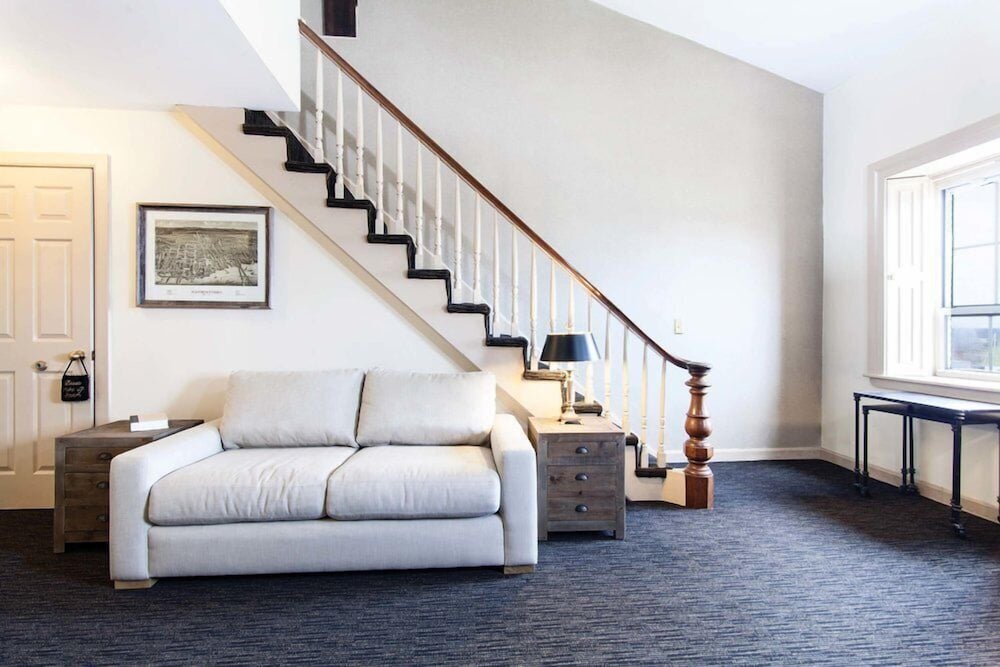 Deluxe Penthouse, 1 King Bed, Park View photo 1