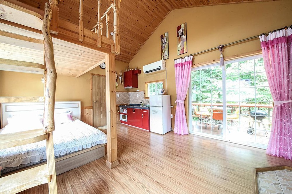 Basic Room, 1 Bedroom (tulip) photo 2