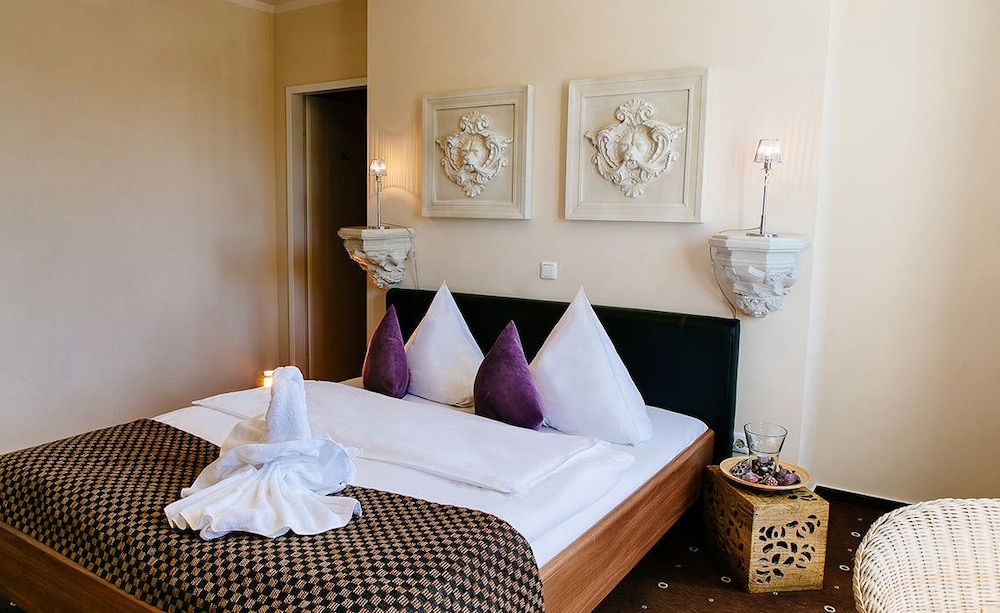 Honeymoon Room, Jetted Tub