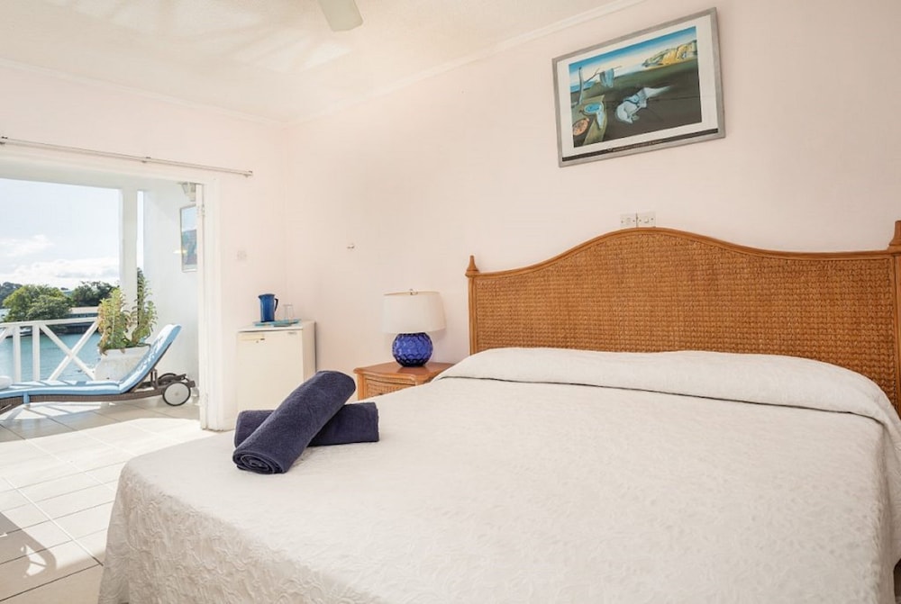 Deluxe Room, 1 King Bed photo 2