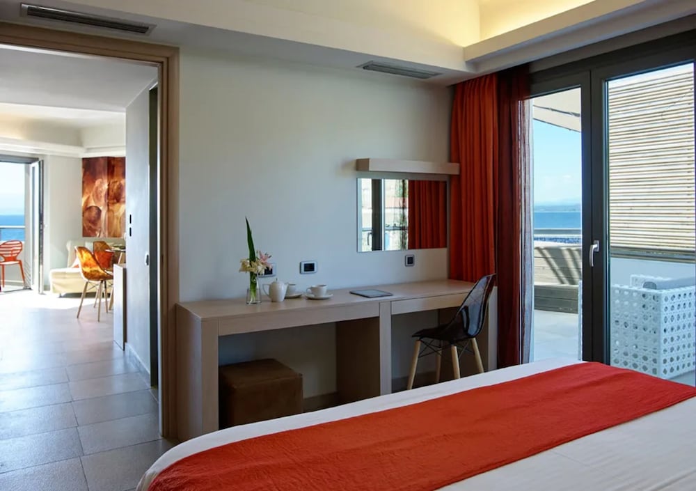 Executive Suite with outdoor jet tub photo 1