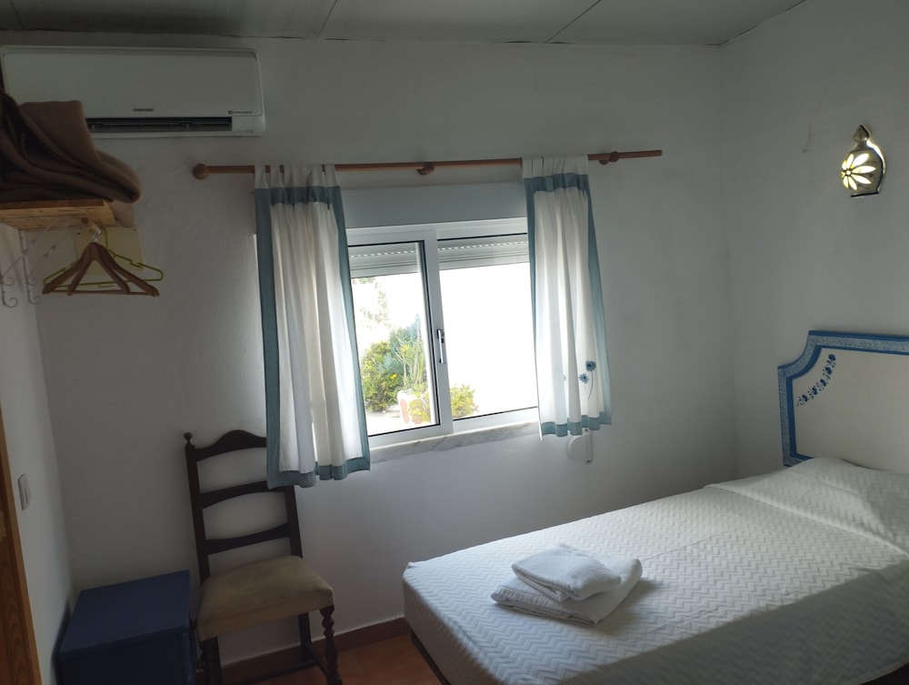 Room (4) photo 1