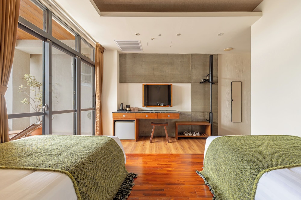 Twin room with balcony photo 2