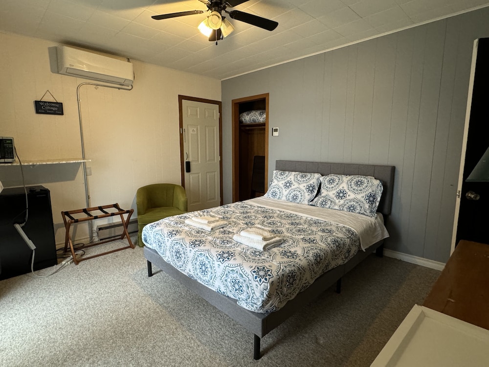 Resort, Lakefront, Hot Tub Sauna Pet-friendly #3 photo 1