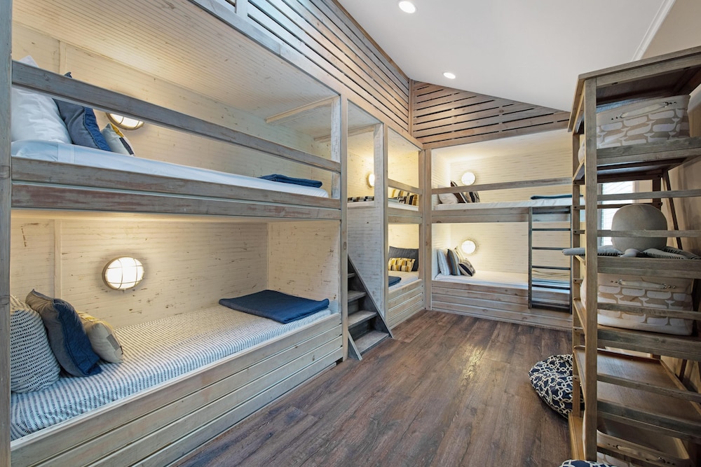 House, Multiple Beds (Lake Norman Hideaway) photo 3