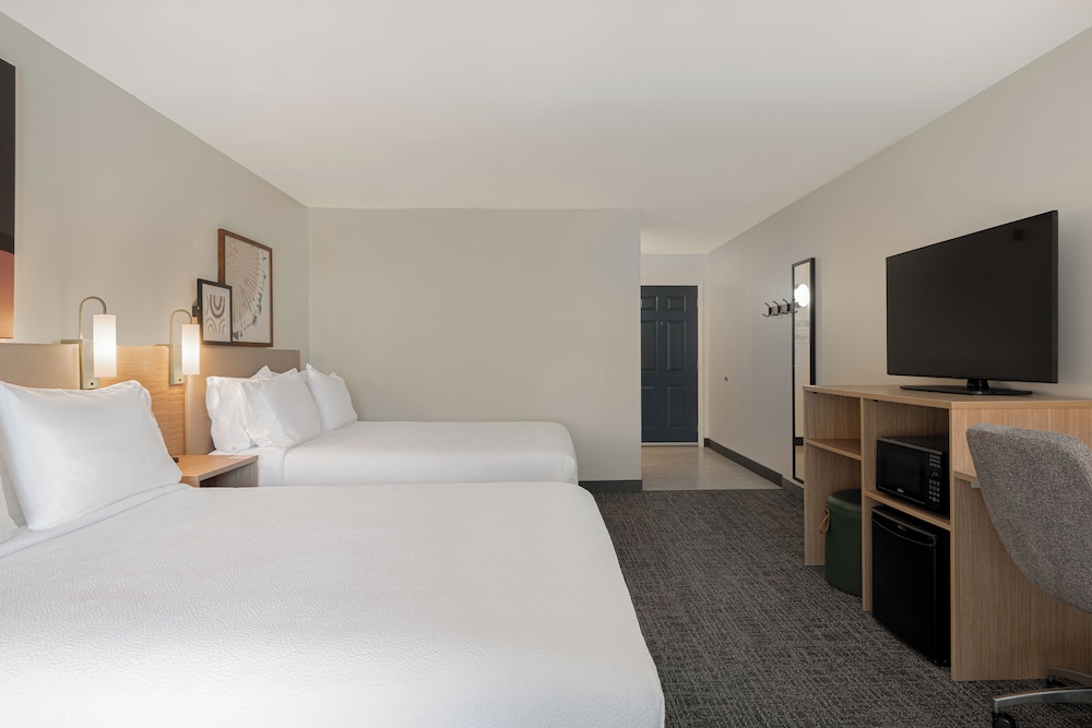 Room, 2 Queen Beds photo 2