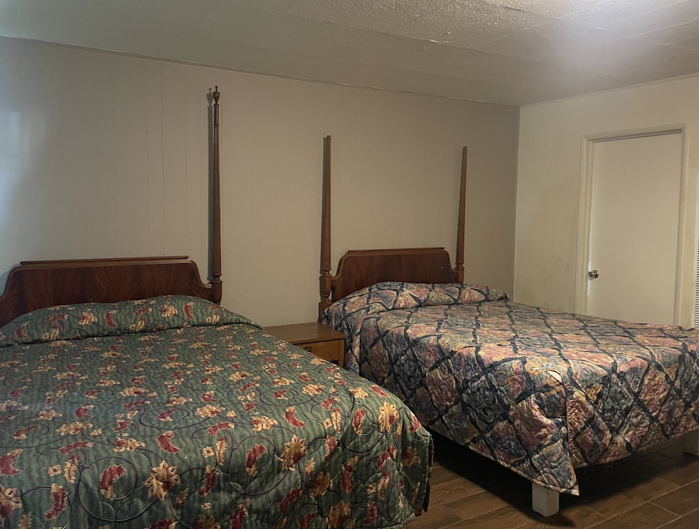 Room, 2 Queen Beds, Non Smoking - Photo 2