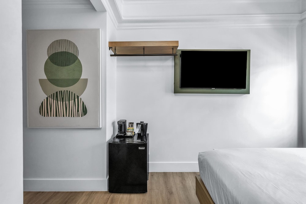 Room, 1 Queen Bed - Photo 7