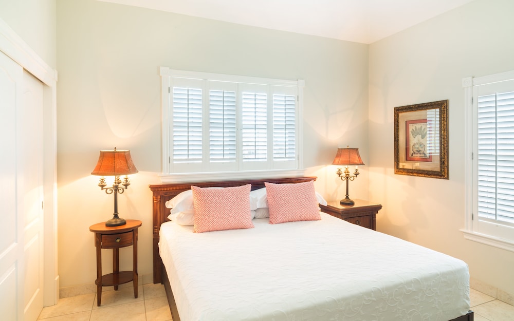Condo, 2 Bedrooms, Ocean View photo 3