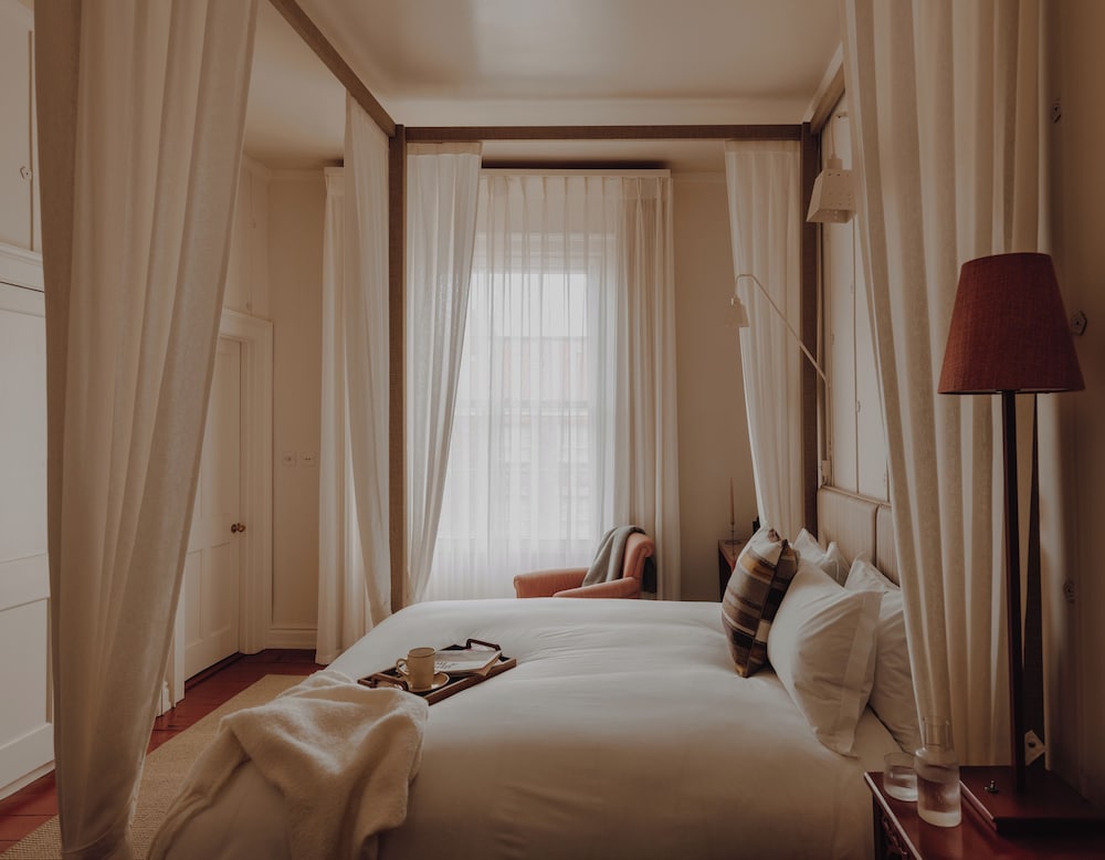 Room (Bigger Guest Room)