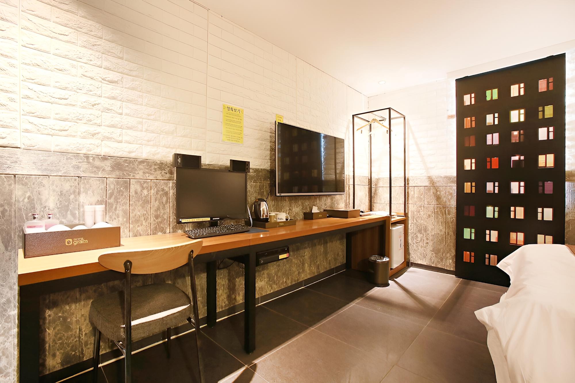 Room (Standard Room) - Photo 35