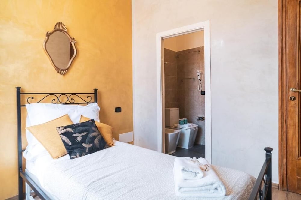 Single Room photo 2