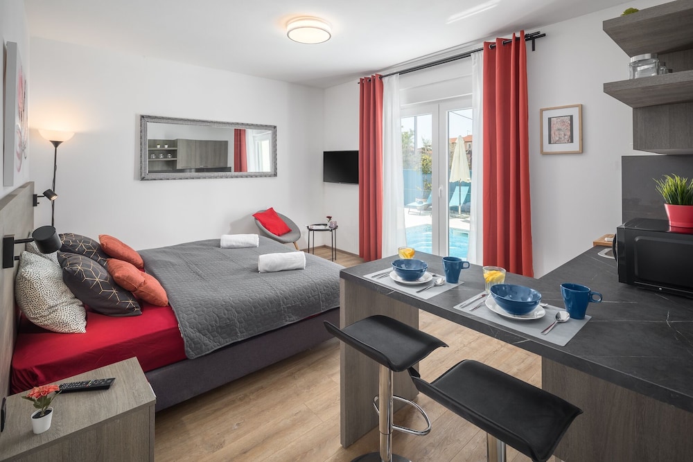 Traditional Studio Suite