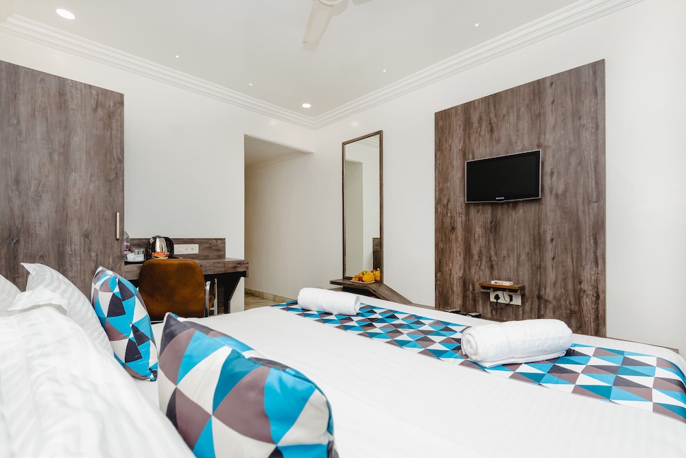 Deluxe Room - Photo 12