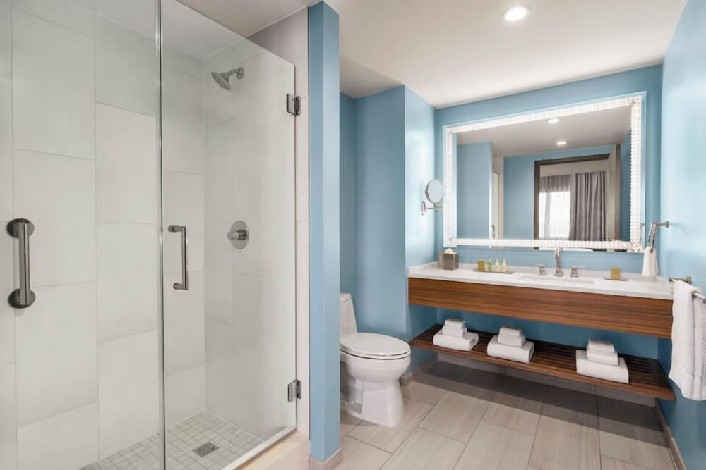 Room, 2 Queen Beds, Accessible (Roll-In Shower) - Photo 6