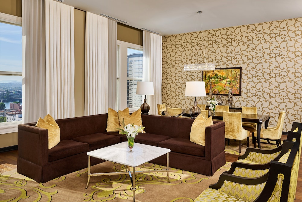 Executive Suite, 1 King Bed, City View