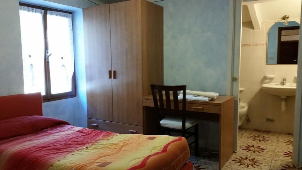 Standard Double or Twin Room photo 3