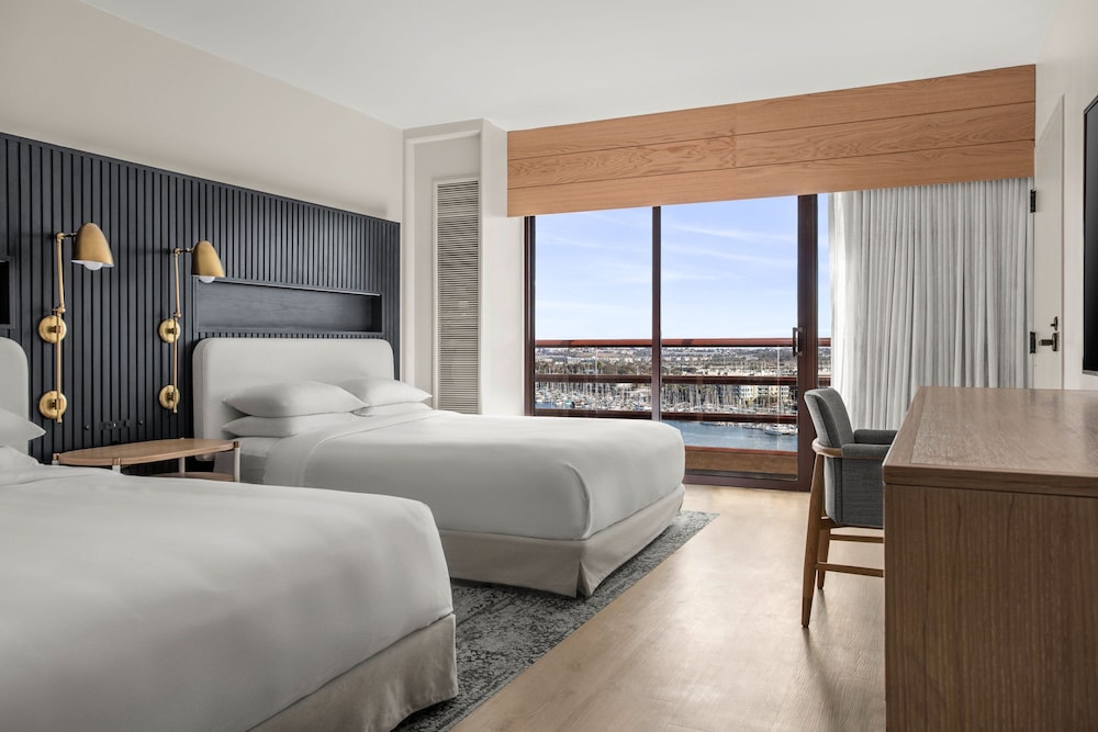 Club Room, 2 Queen Beds, Marina View