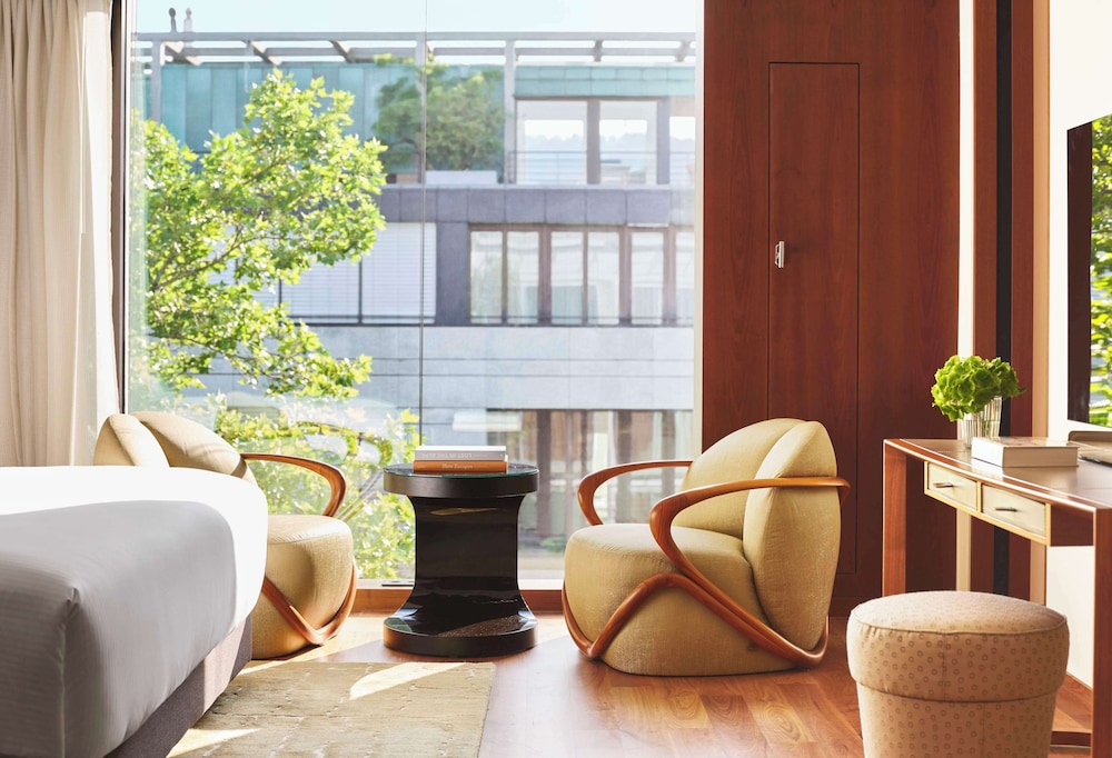 Suite, 3 Bedrooms (Residential)