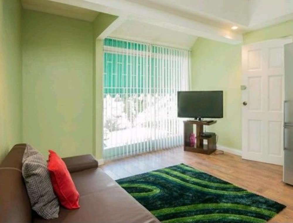 Elite Apartment, 1 Queen Bed, Non Smoking, Mountain View photo 1