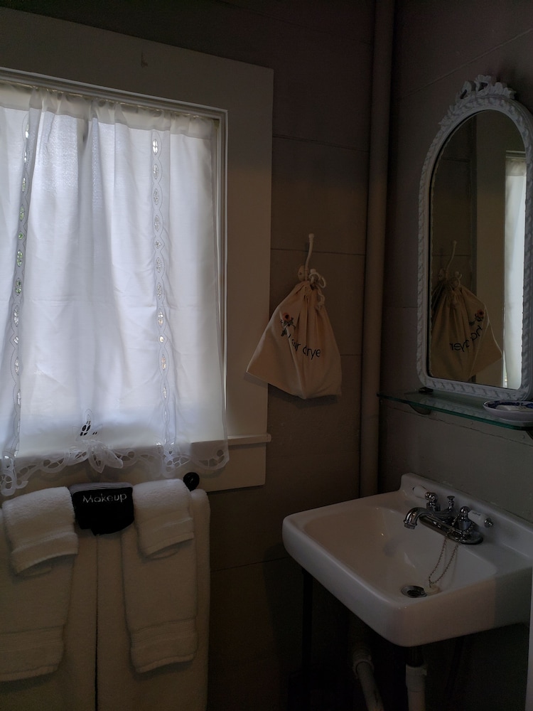 Room, Private Bathroom (Katy Tower) photo 3