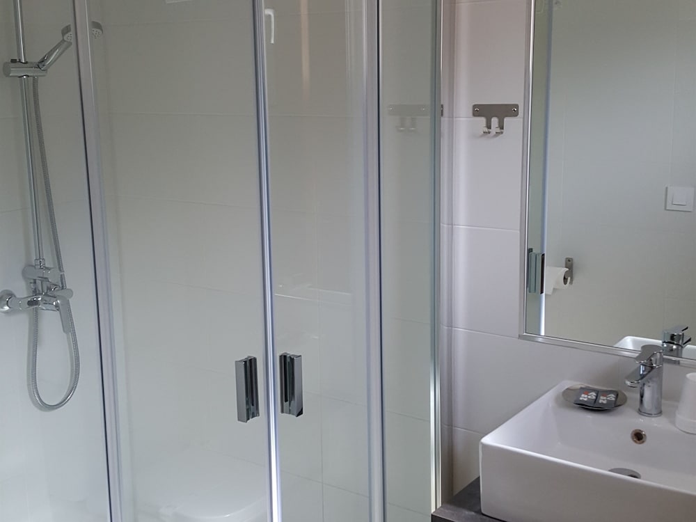 Double or Twin Room, Private Bathroom photo 3