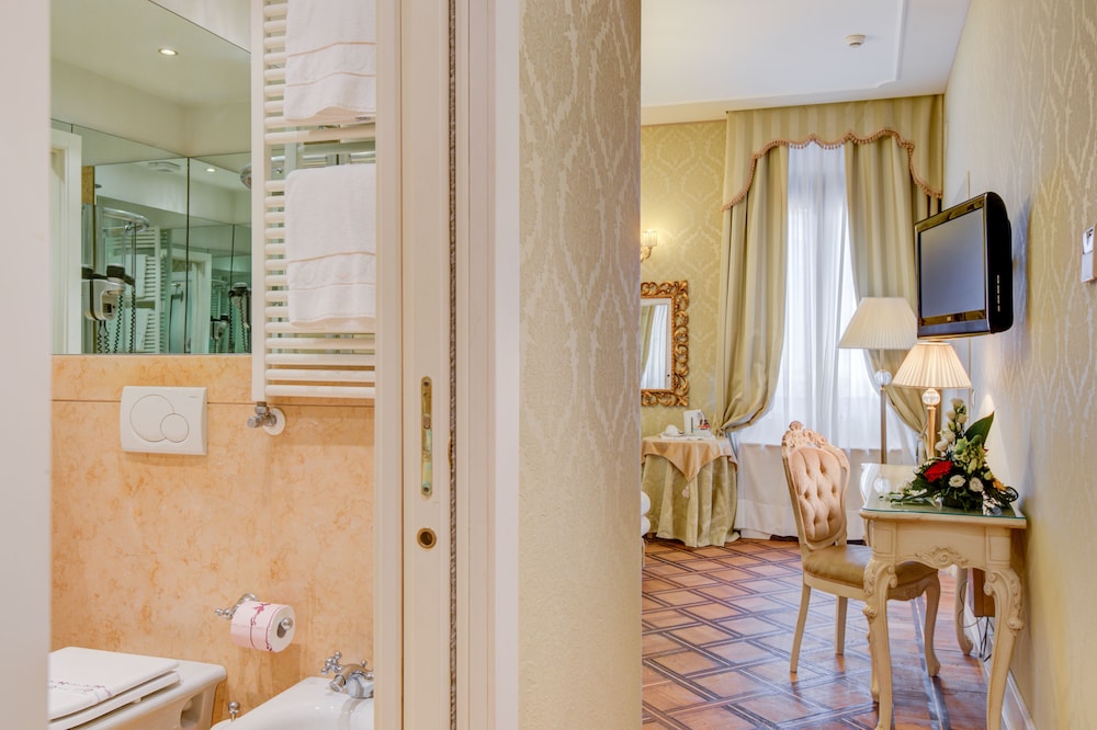 Master Suite thumbnail 6