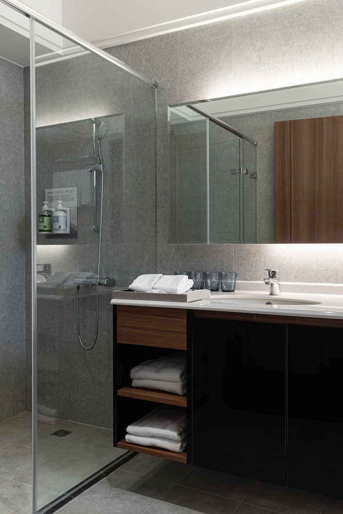 Luxury Quadruple Room - Photo 9