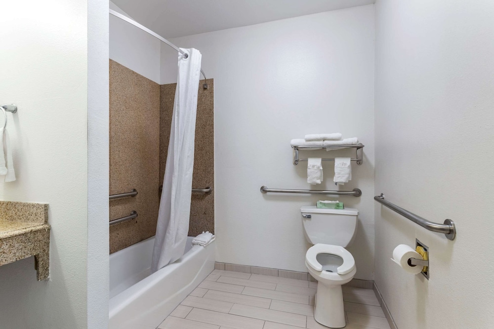 Room, Multiple Beds, Accessible, Non Smoking (Efficiency) photo 3