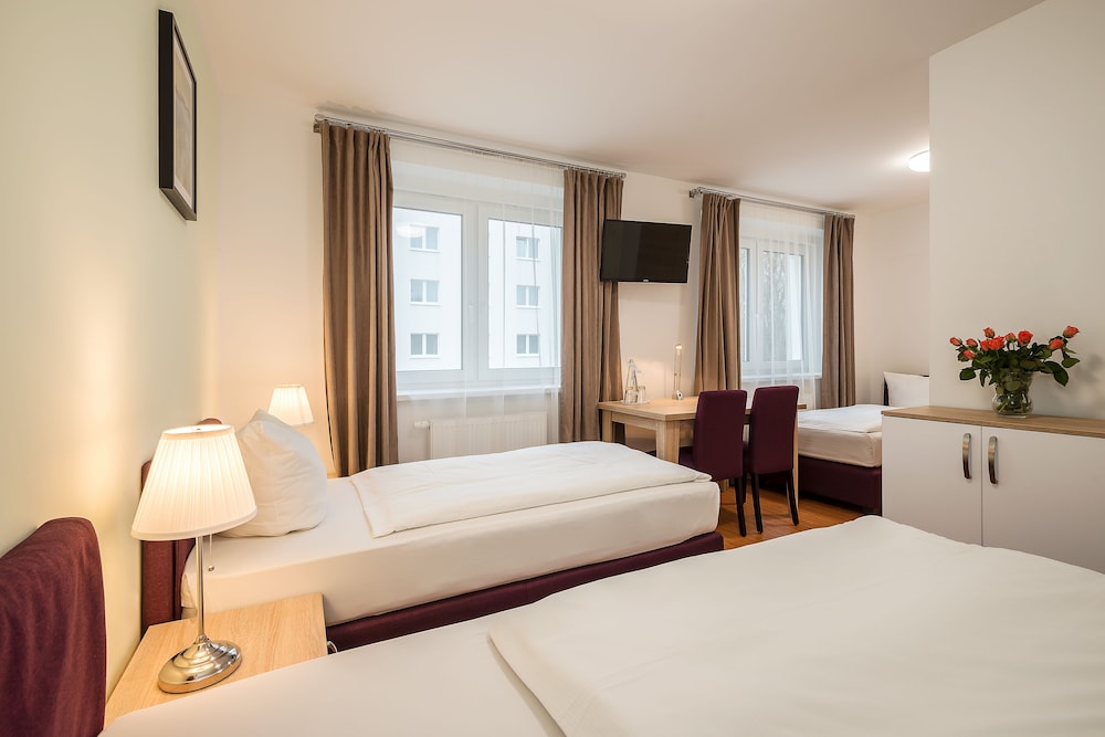 Basic Triple Room, 3 Twin Beds photo 1