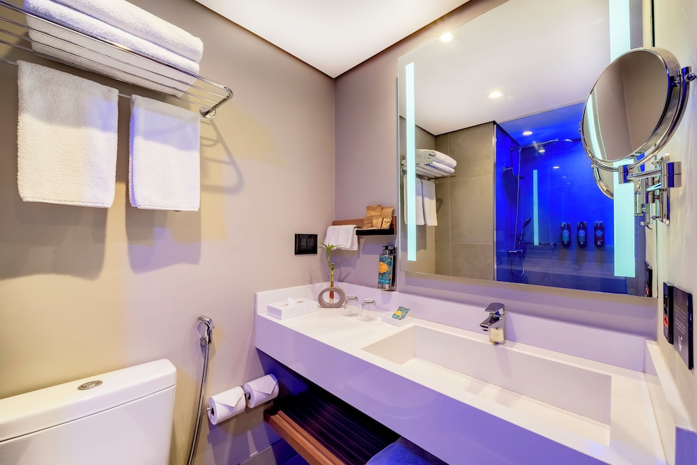 Executive Room (City Lights) - Photo 11