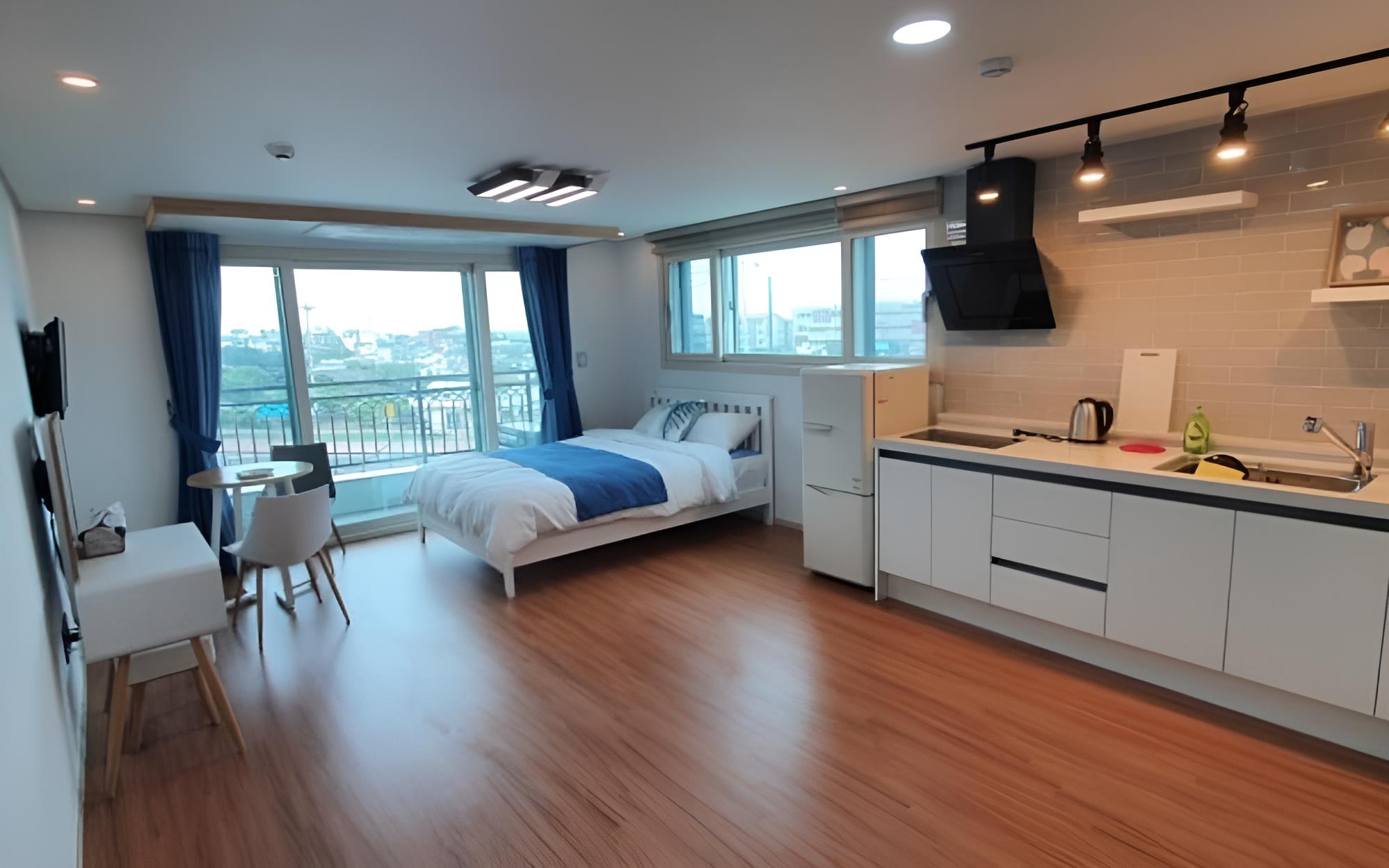 Room (303#)