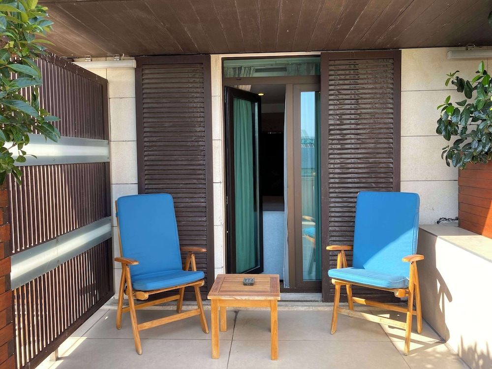 Suite, 1 King Bed, Terrace