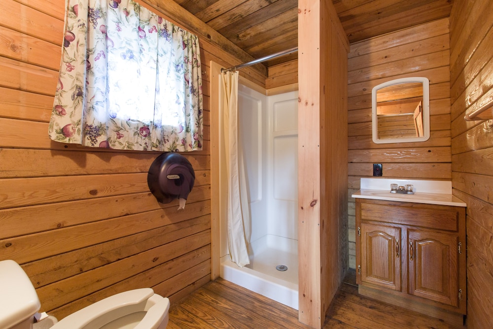 Deluxe Cabin (Linens not provided) photo 2