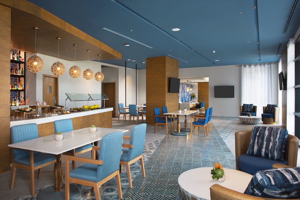 Preferred Club Junior Suite Partial Ocean View King