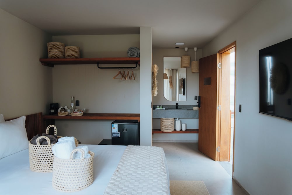 Deluxe Suite, 1 King Bed, Private Pool, Garden View photo 1