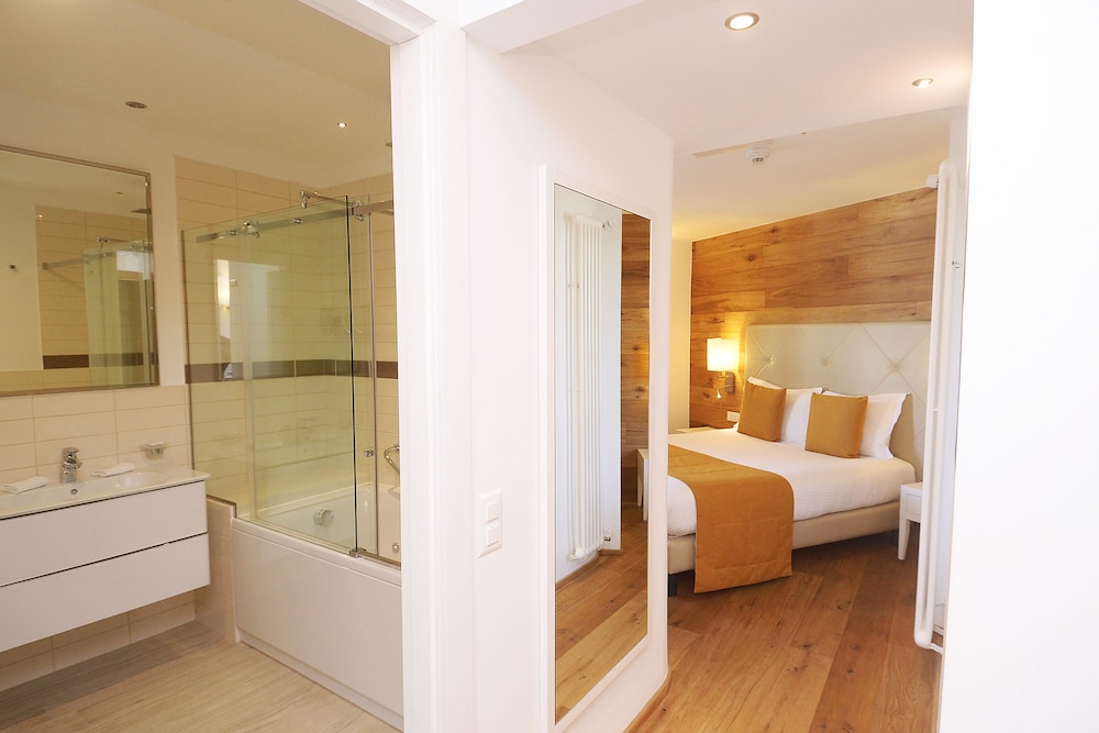 Luxury Double Room (Queen) - Photo 1