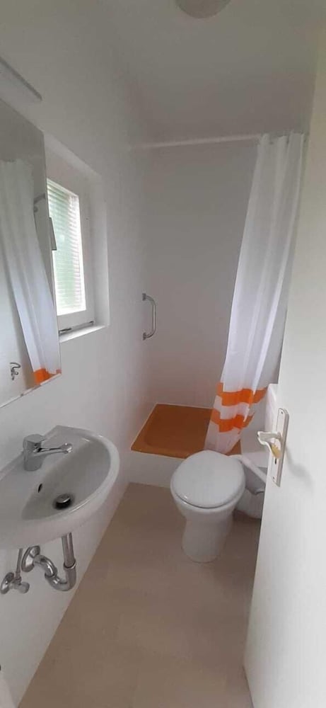 Basic House photo 3