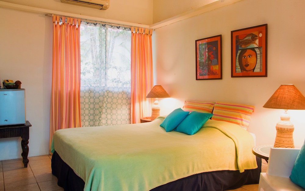 Standard Room, 1 Queen Bed photo 3