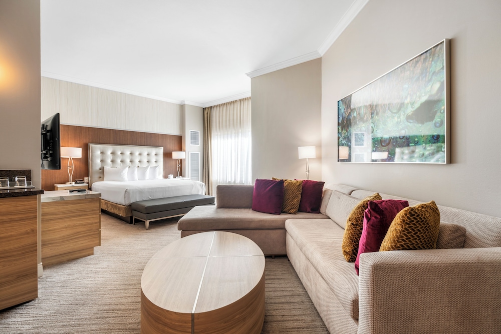 Luxury Suite, 1 King Bed photo 1