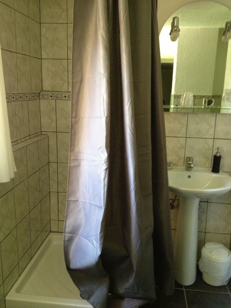 Basic Single Room photo 3