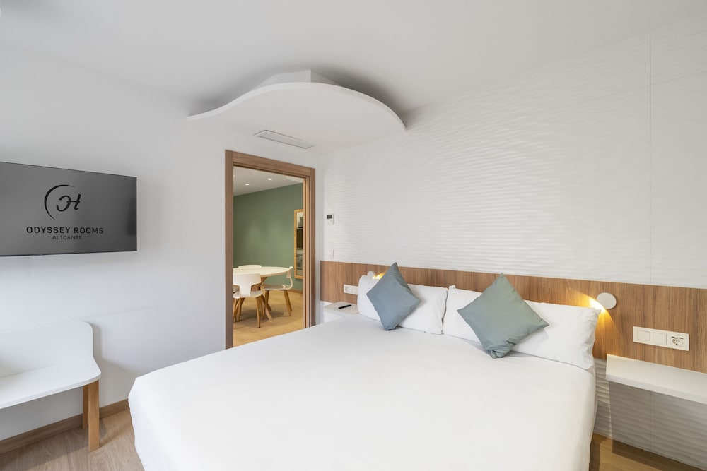 Apartamento Superior, 2 Habitaciones, Acceso a la Piscina, Vista a la Ciudad (Balcón)