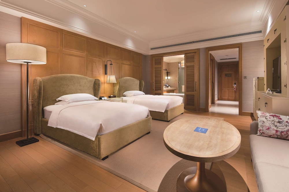 Room, 2 Twin Beds, Lake View photo 2