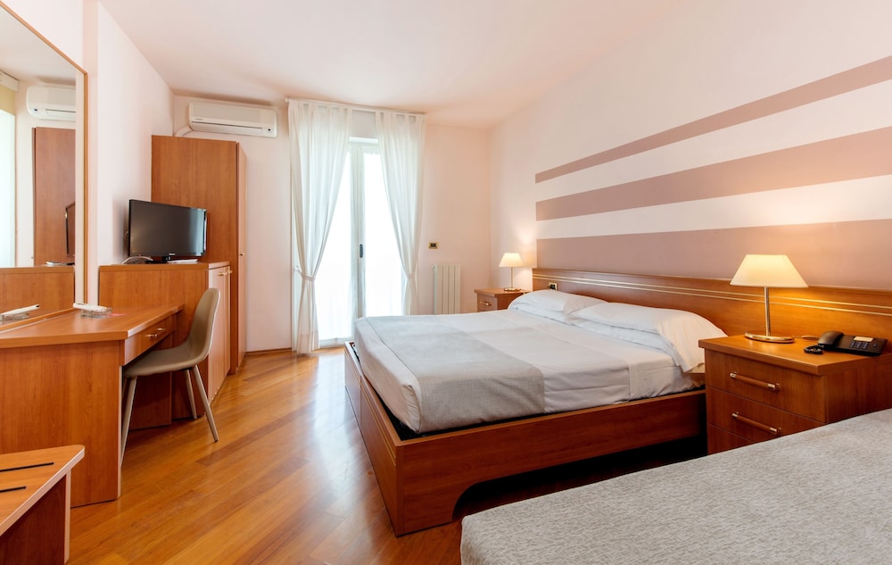 Junior Double Room Single Use, Balcony photo 1