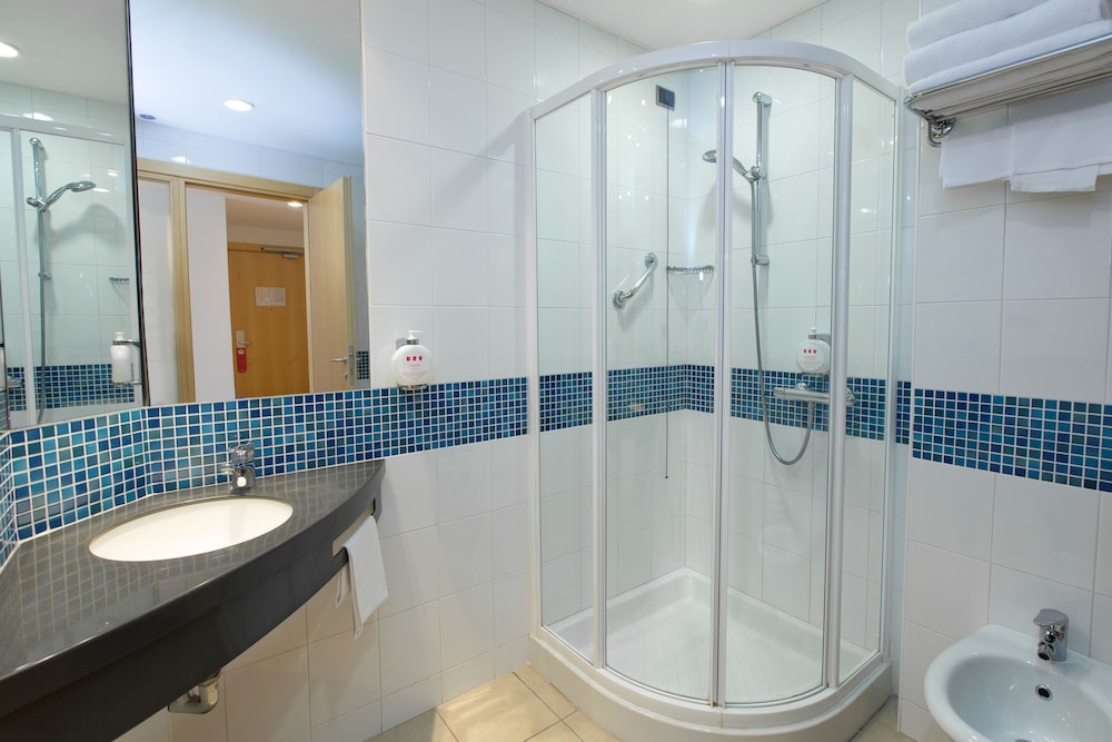 Standard Double or Twin Room - Photo 9