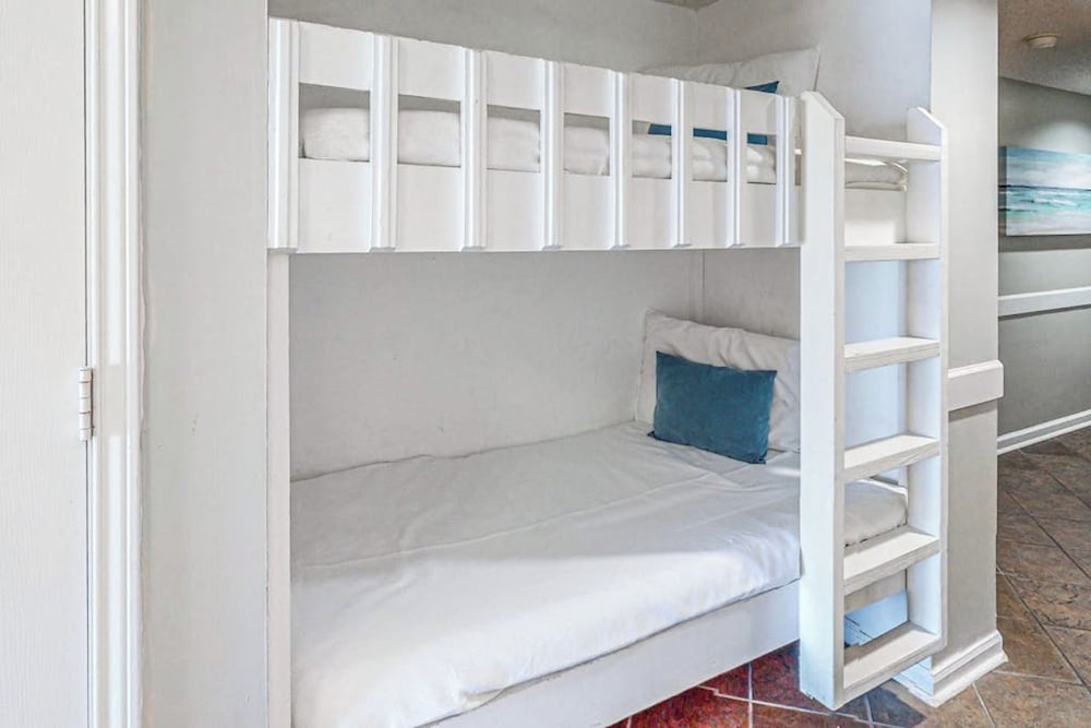 Exclusive Condo, 1 Bedroom, Balcony, Beach View photo 2